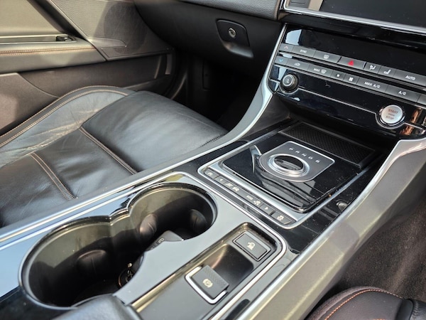 Used Jaguar XE 2017 for sale - 75426796: Photo 25