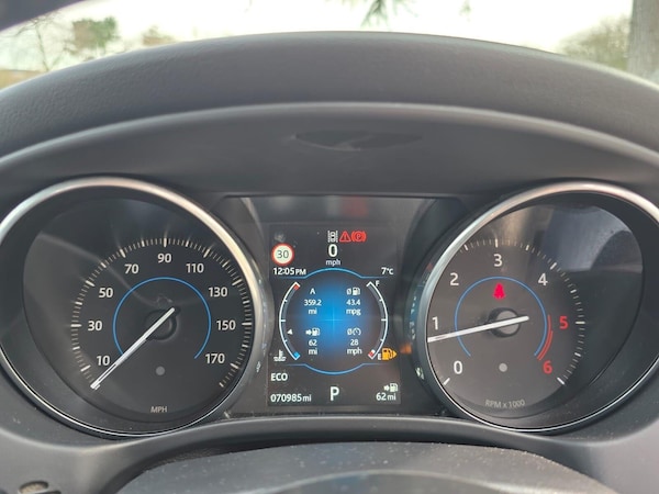 Used Jaguar XE 2017 for sale - 75426796: Photo 44