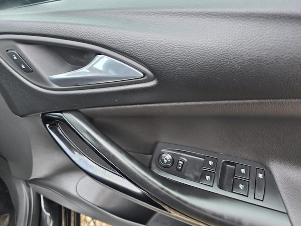 Used Vauxhall Astra 2017 for sale - 75054155: Photo 32