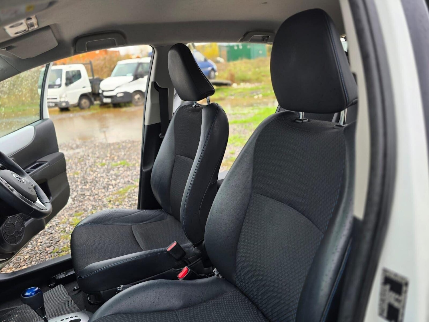 Used Toyota Yaris 2014 for sale - 76569399: Photo 40