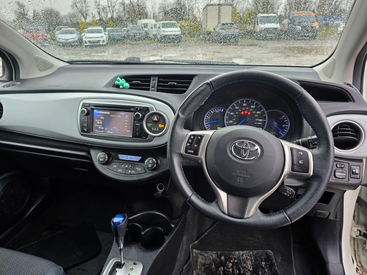 Used Toyota Yaris 2014 for sale - 76569399: Photo 59