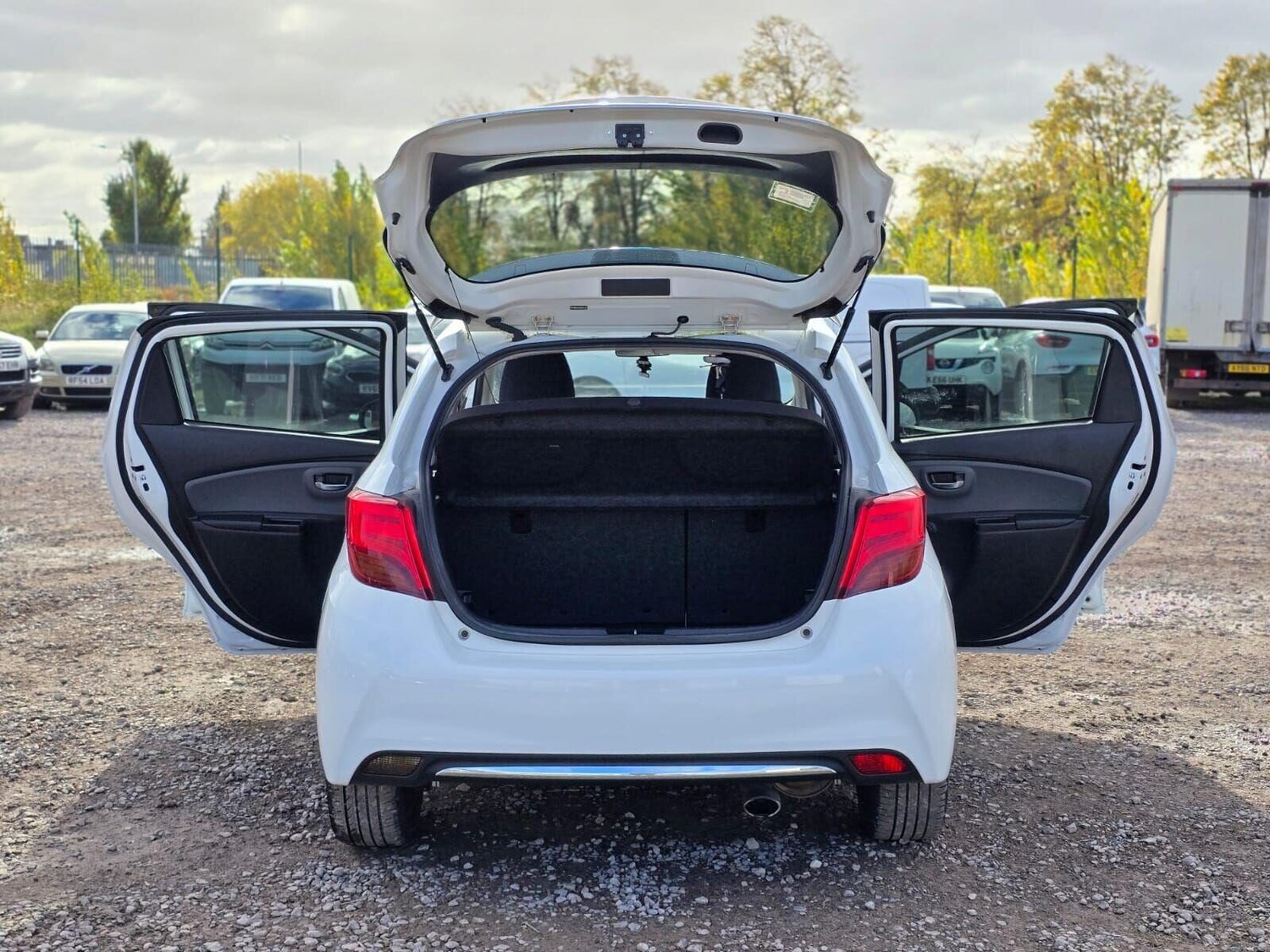 Used Toyota Yaris 2016 for sale - 76185954: Photo 35