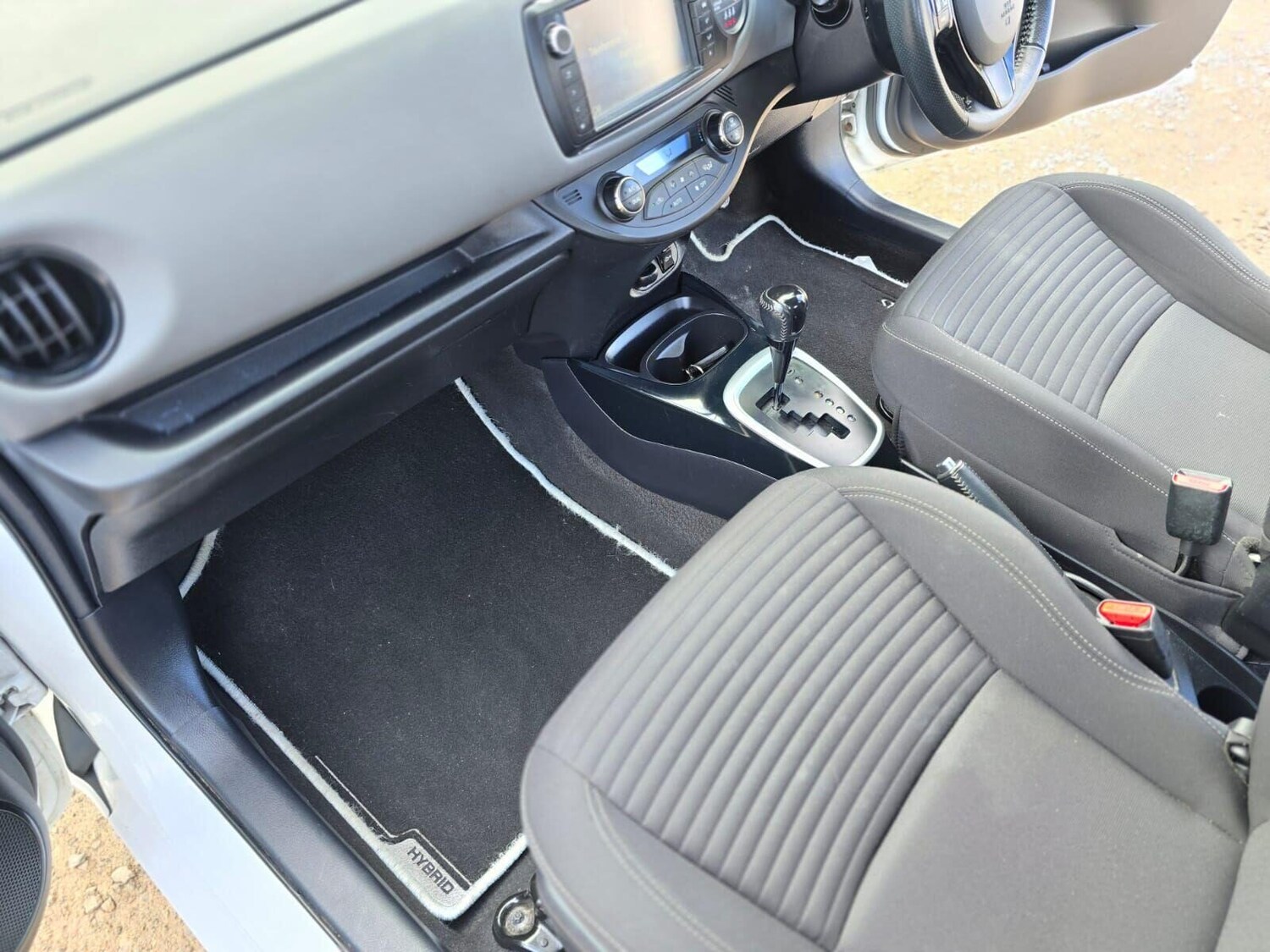 Used Toyota Yaris 2016 for sale - 76185954: Photo 37