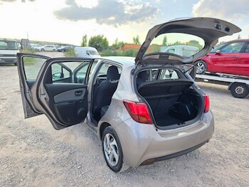 Used Toyota Yaris 2015 for sale - 75663111: Photo