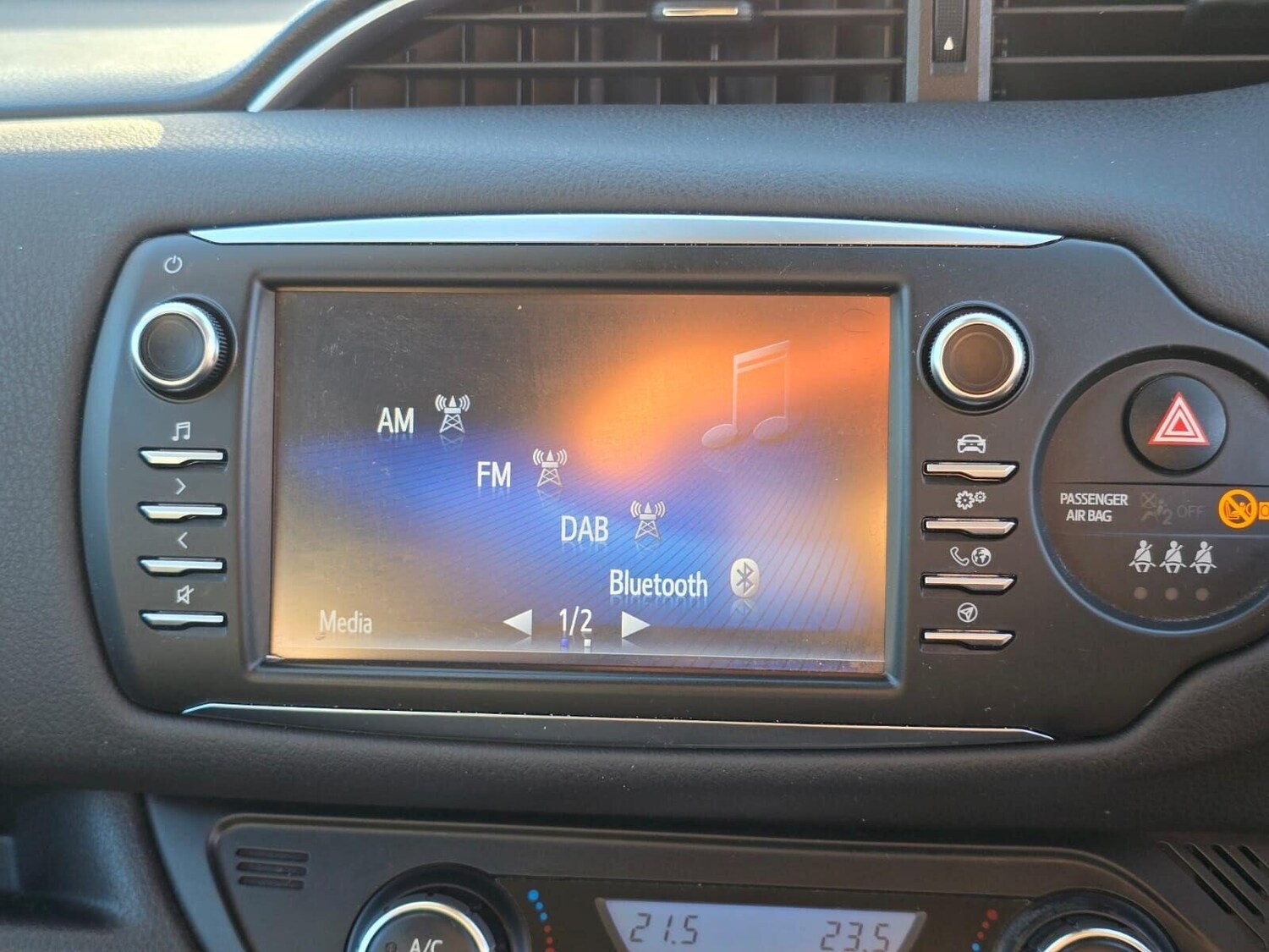 Used Toyota Yaris 2018 for sale - 76641693: Photo 34