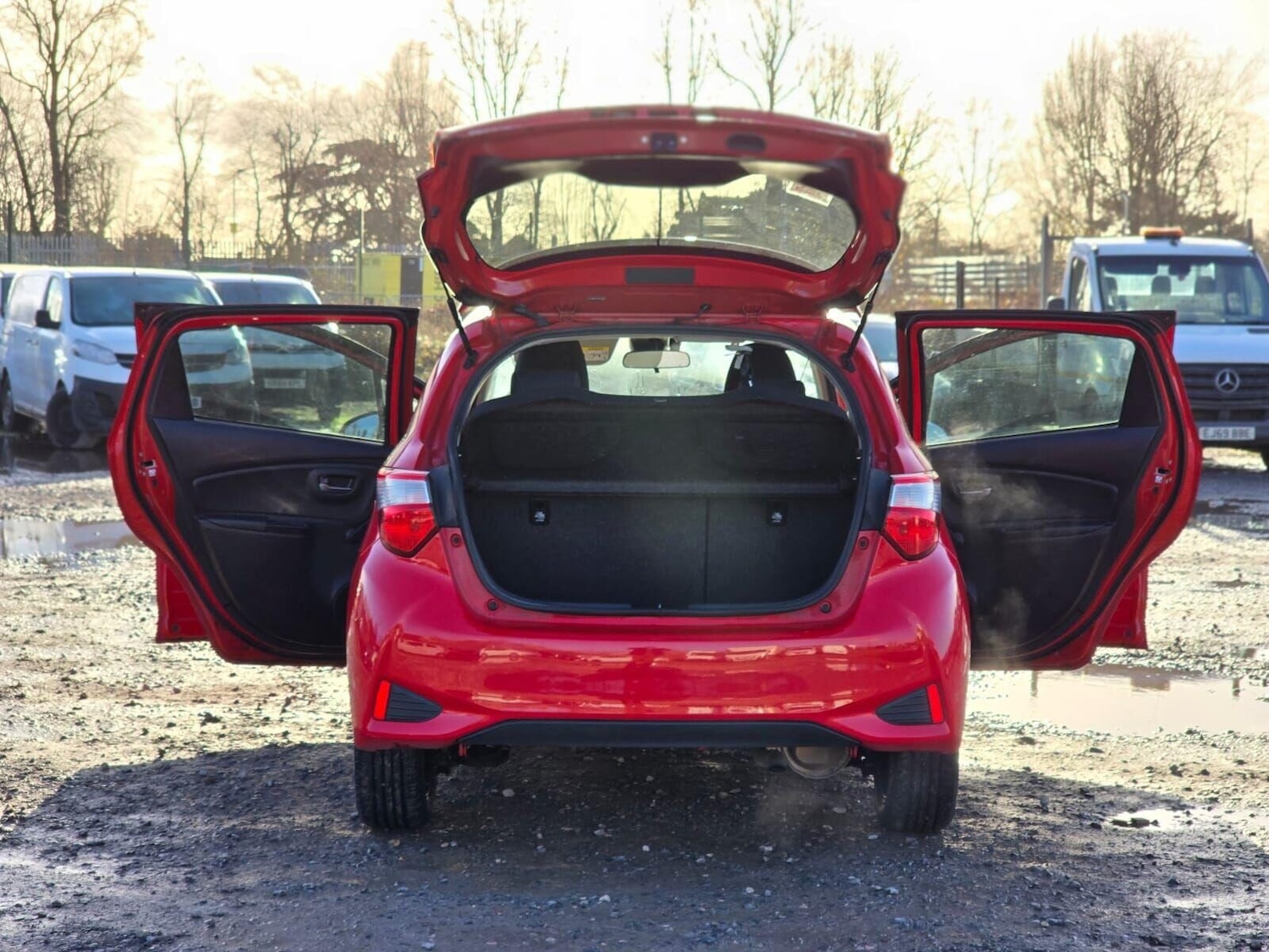 Used Toyota Yaris 2018 for sale - 76641693: Photo 37