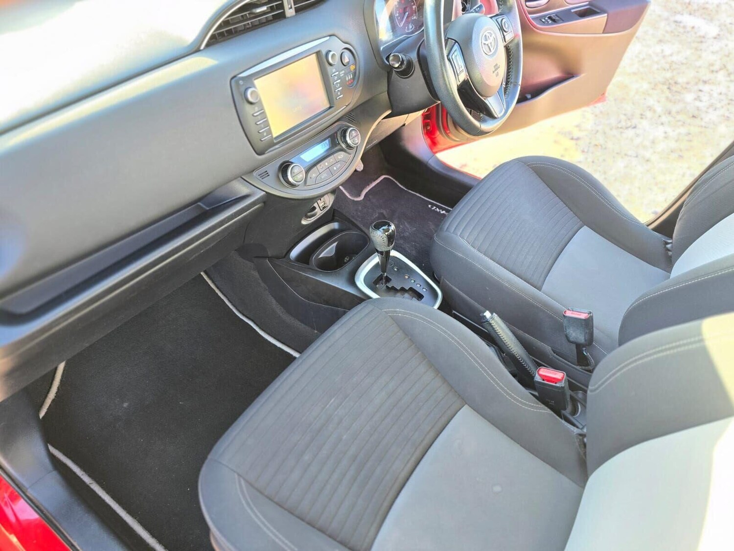 Used Toyota Yaris 2018 for sale - 76641693: Photo 41