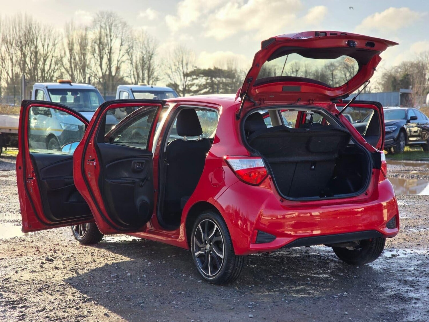 Used Toyota Yaris 2018 for sale - 76641693: Photo 61
