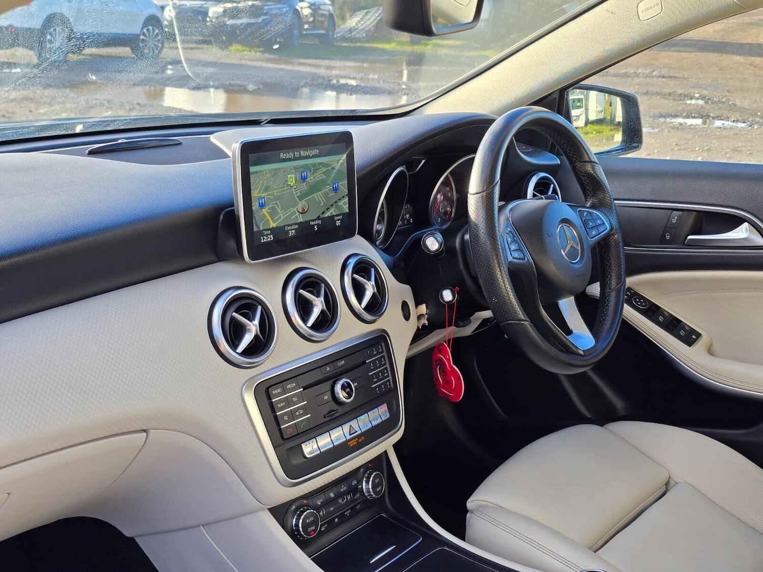 Used Mercedes-Benz A-Class 2016 for sale - 76651140: Photo 26