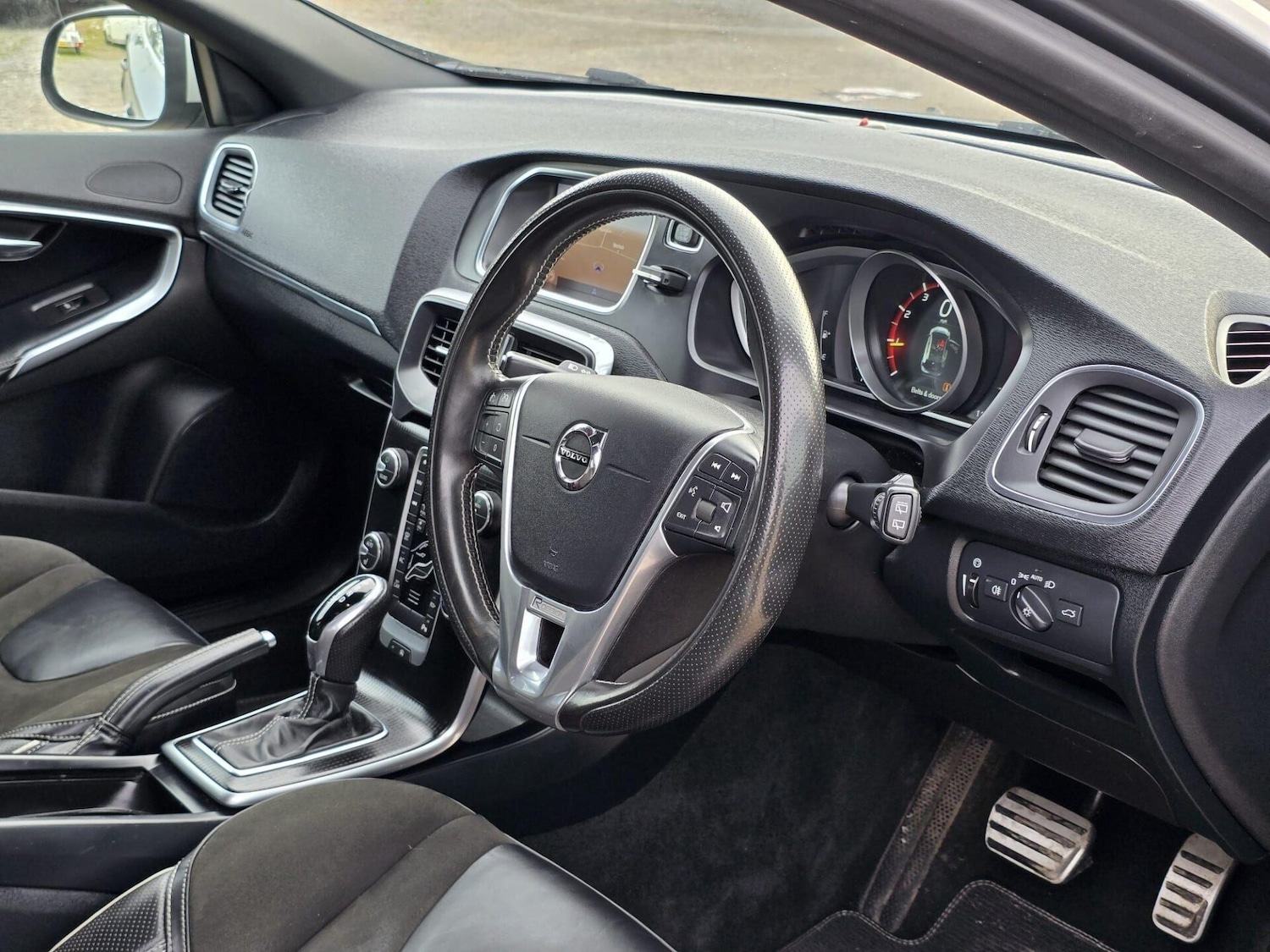 Used Volvo V40 2017 for sale - 75962244: Photo 24