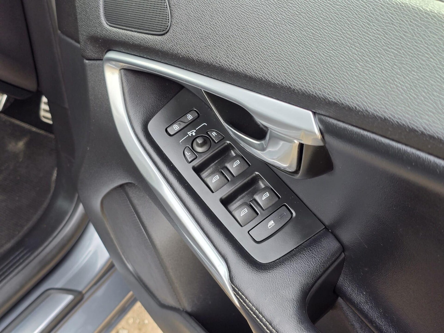 Used Volvo V40 2017 for sale - 75962244: Photo 29