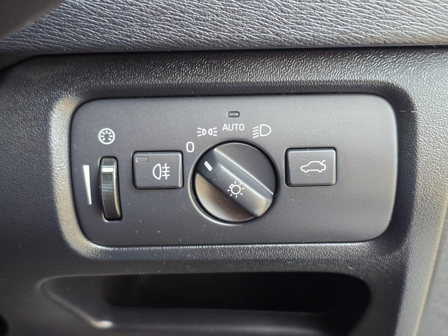 Used Volvo V40 2017 for sale - 75962244: Photo 30