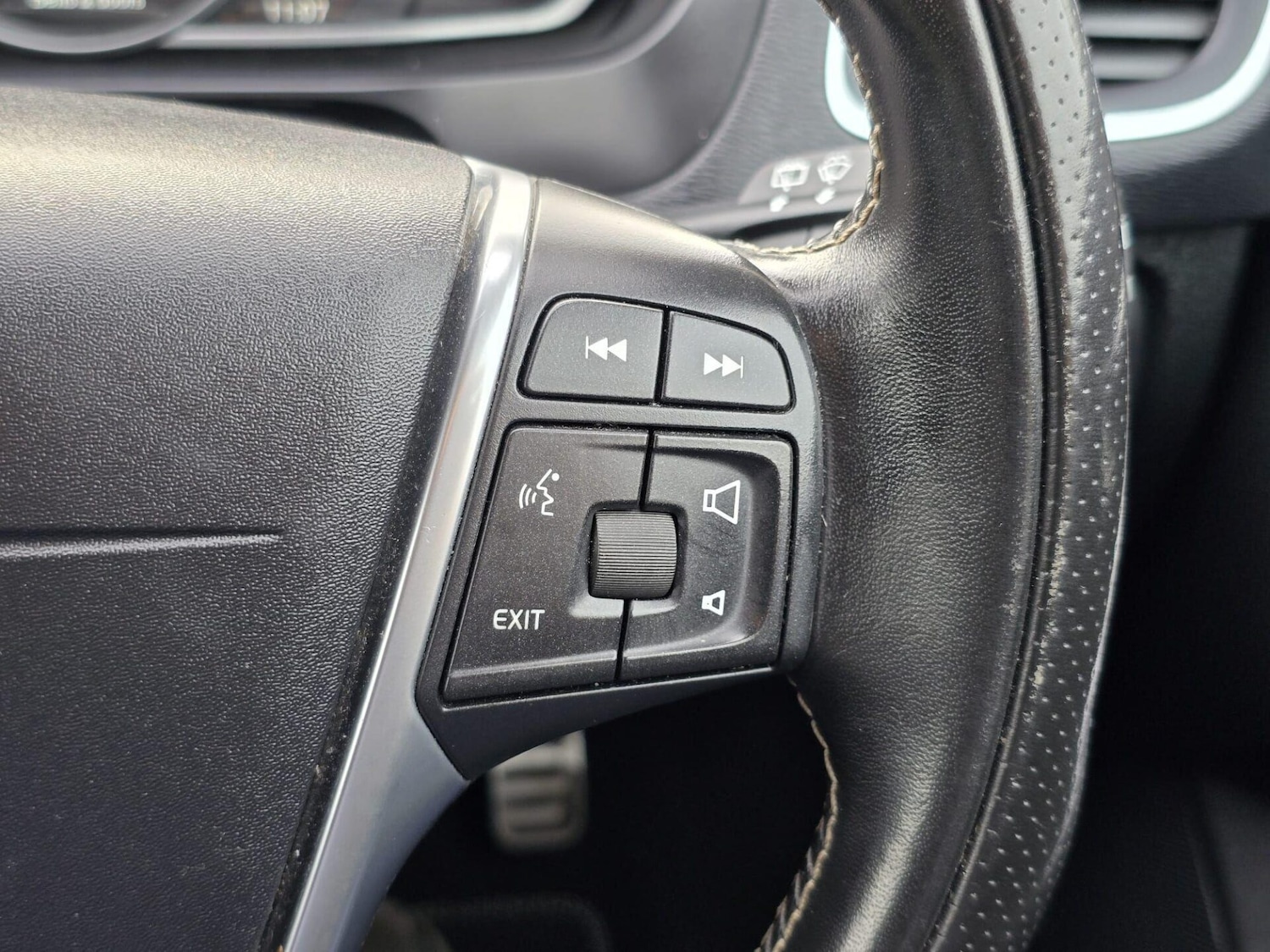 Used Volvo V40 2017 for sale - 75962244: Photo 31