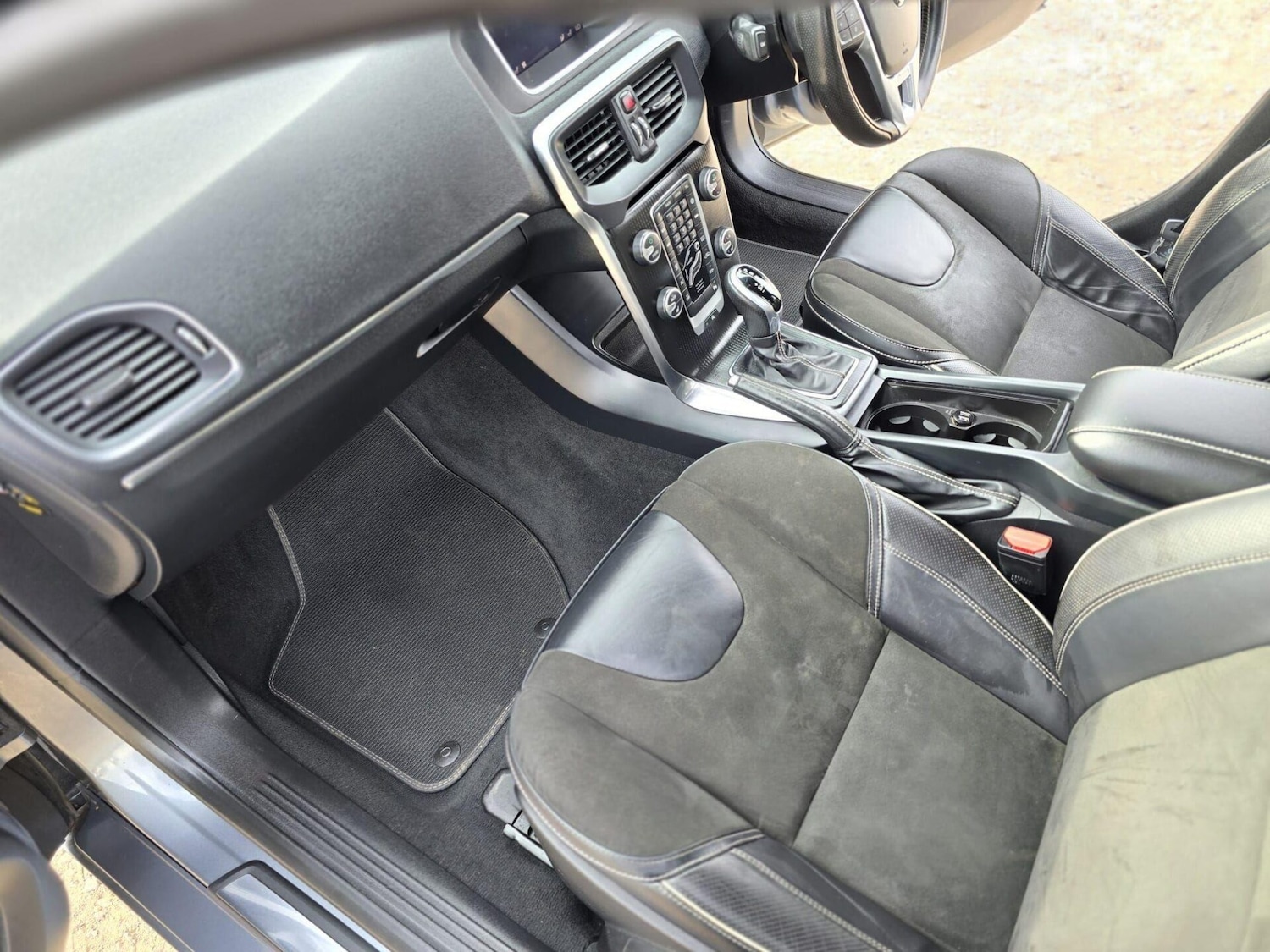 Used Volvo V40 2017 for sale - 75962244: Photo 40