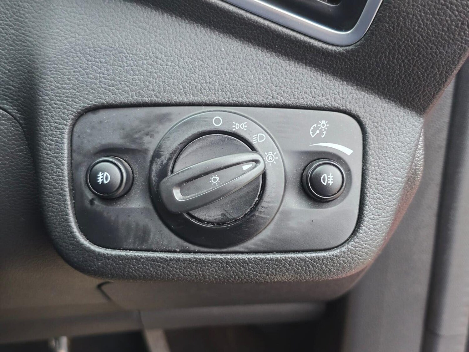 Used Ford Kuga 2015 for sale - 76376605: Photo 28