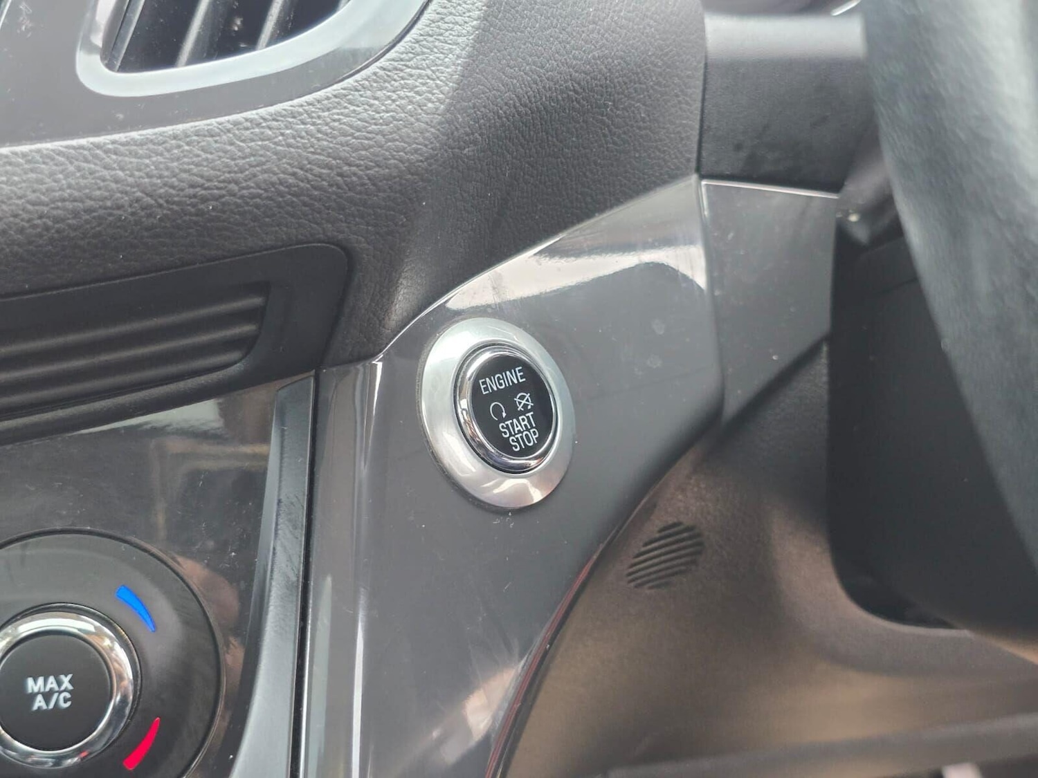 Used Ford Kuga 2015 for sale - 76376605: Photo 32