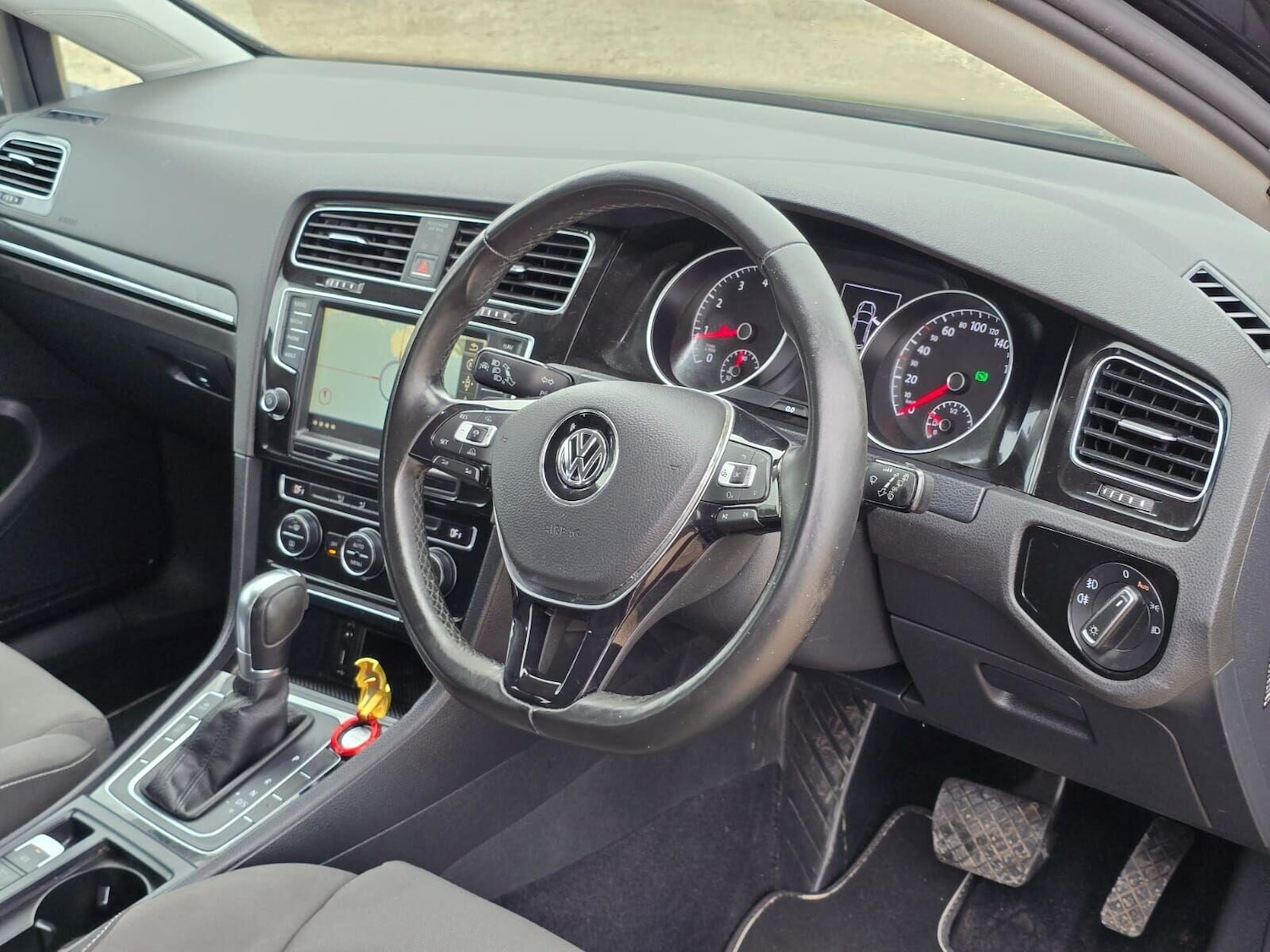 Used Volkswagen Golf 2015 for sale - 76280675: Photo 20