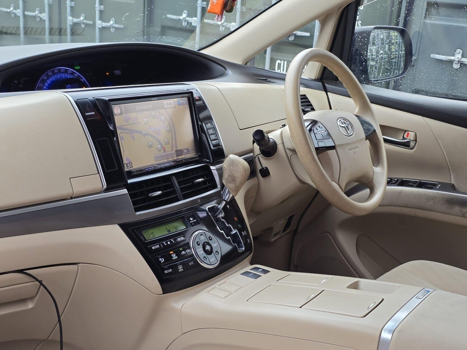 Used Toyota Estima 2014 for sale - 77582426: Photo 18