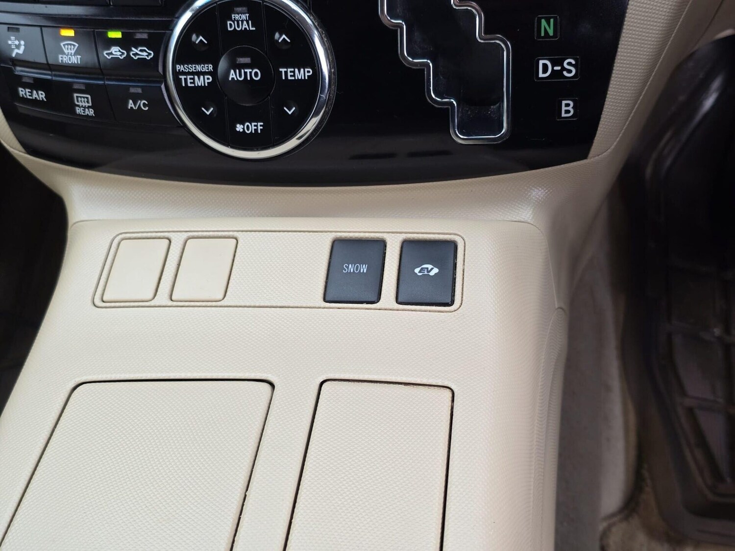 Used Toyota Estima 2014 for sale - 77582426: Photo 29