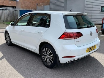 Used Volkswagen Golf 2018 for sale - 75632004: Photo