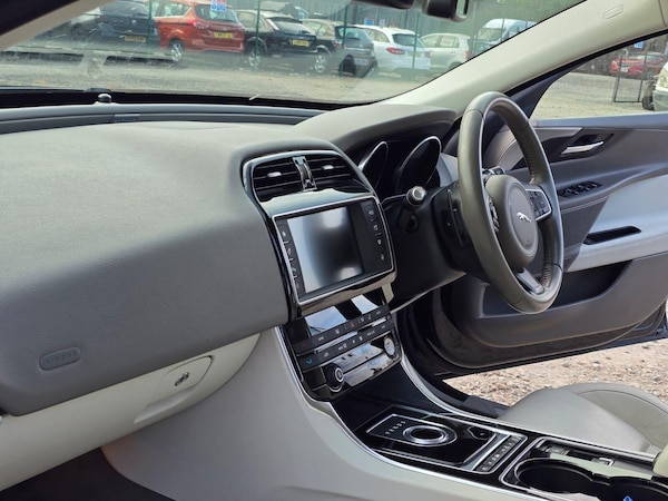 Used Jaguar XE 2016 for sale - 75425384: Photo 24
