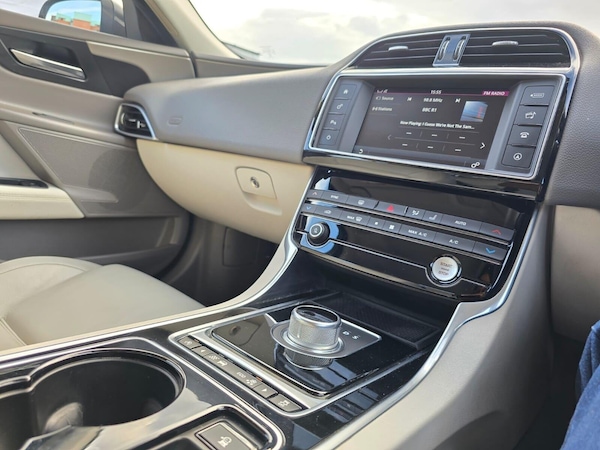 Used Jaguar XE 2016 for sale - 75425384: Photo 27