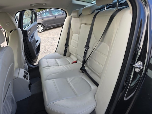 Used Jaguar XE 2016 for sale - 75425384: Photo 30