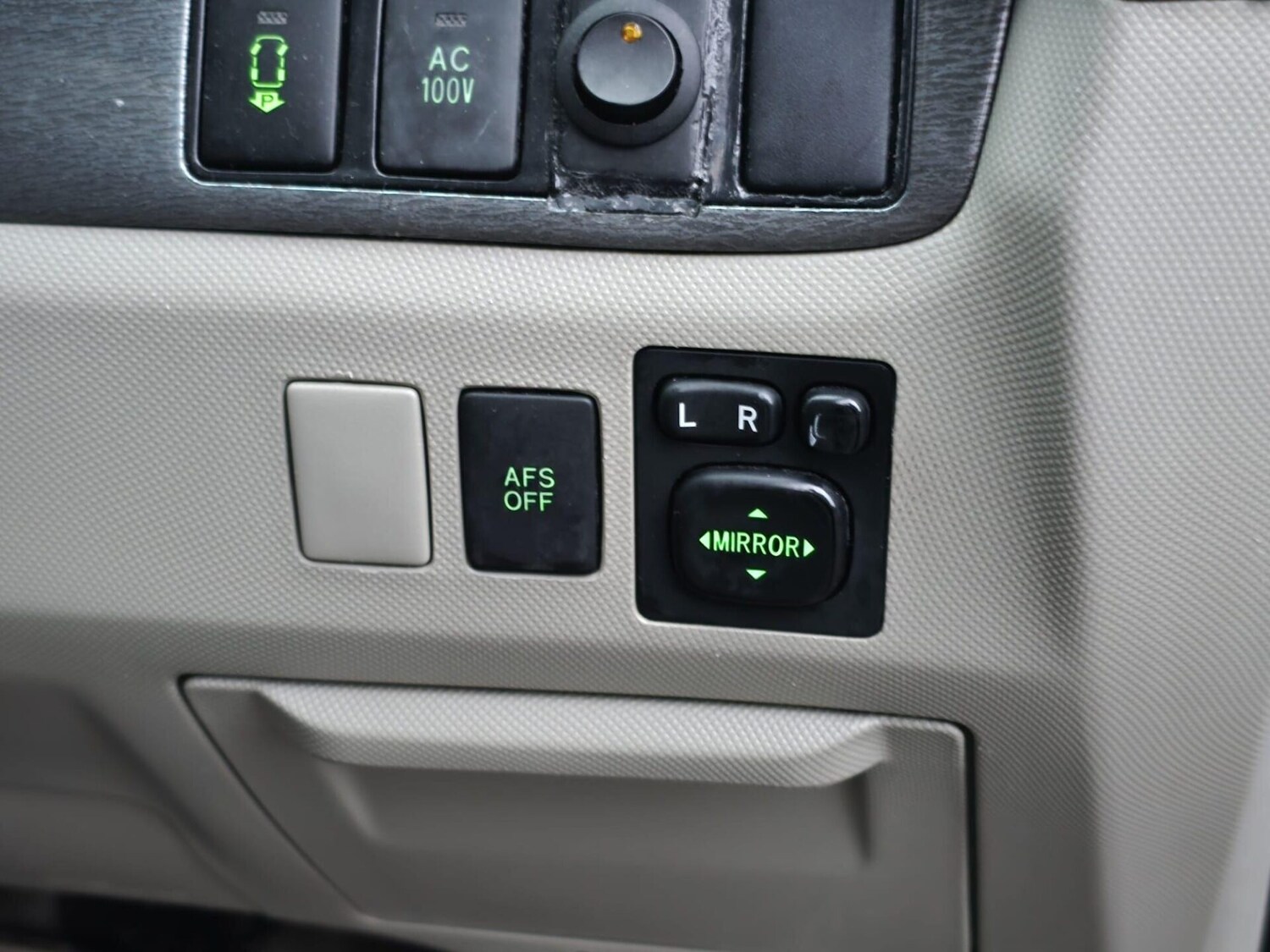 Used Toyota Estima 2015 for sale - 77557378: Photo 22