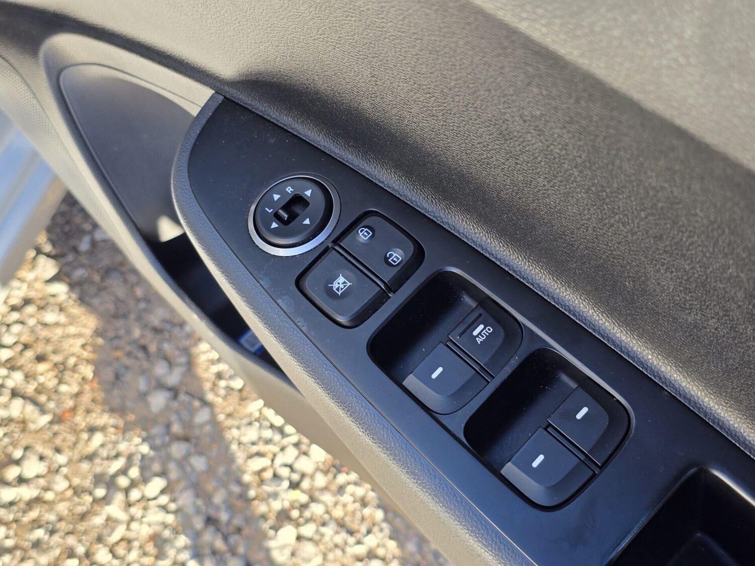 Used Hyundai i10 2017 for sale - 77199349: Photo 25