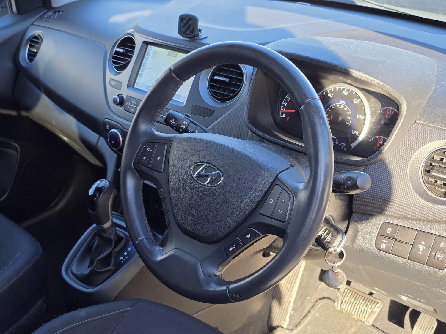 Used Hyundai i10 2017 for sale - 77199349: Photo 34