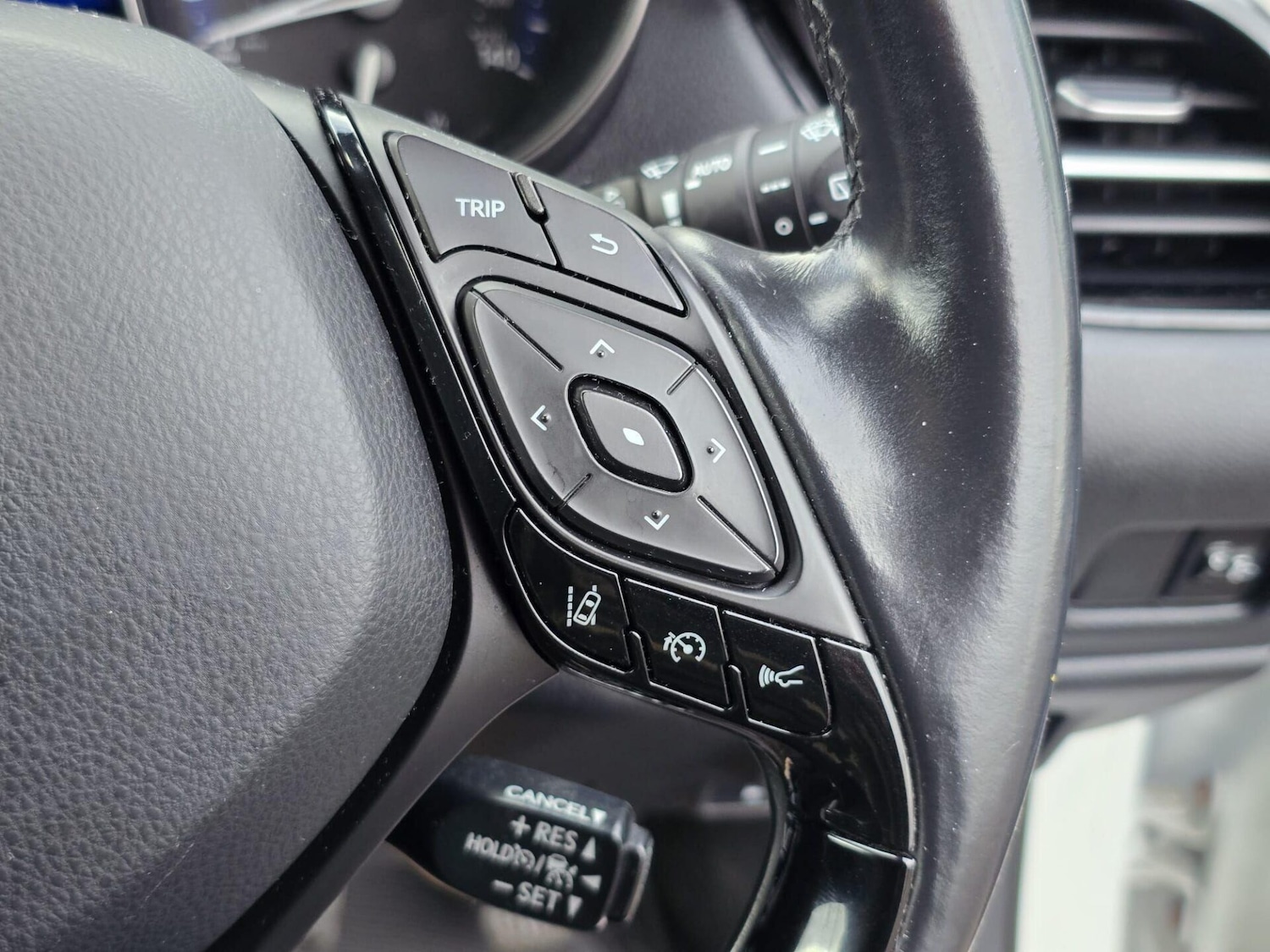 Used Toyota C-HR 2018 for sale - 77226202: Photo 25