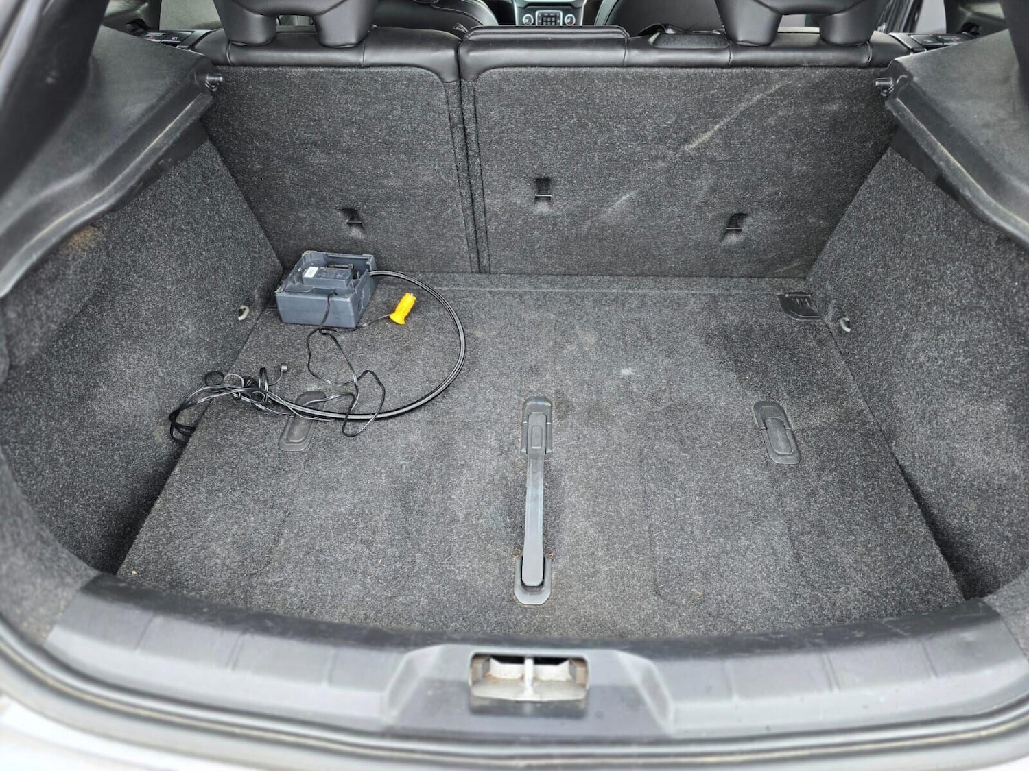 Used Volvo V40 2019 for sale - 76416360: Photo 35