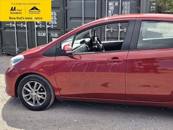Used Toyota Yaris 2014 for sale - 79614404: Photo