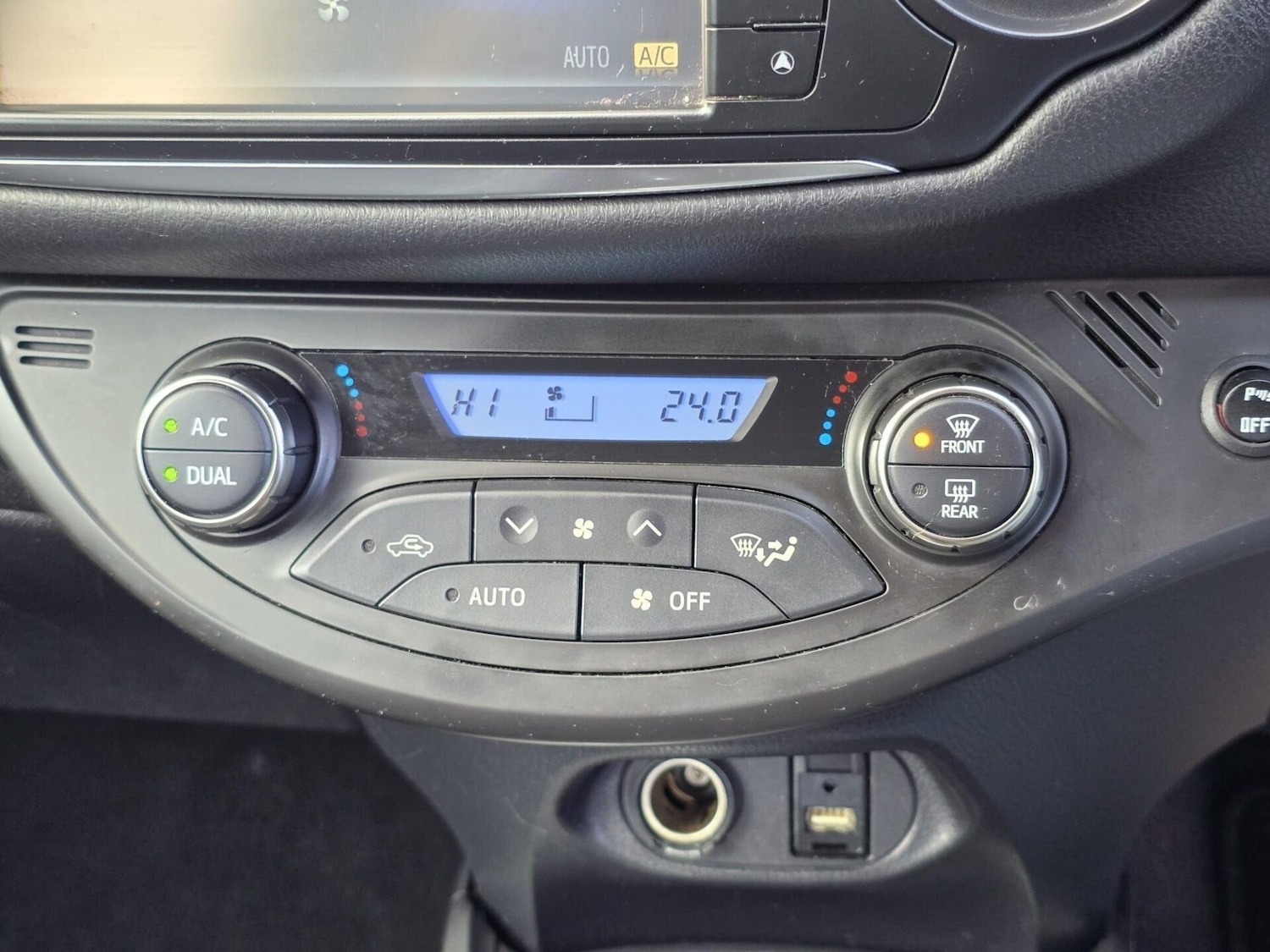 Used Toyota Yaris 2015 for sale - 77026419: Photo 31