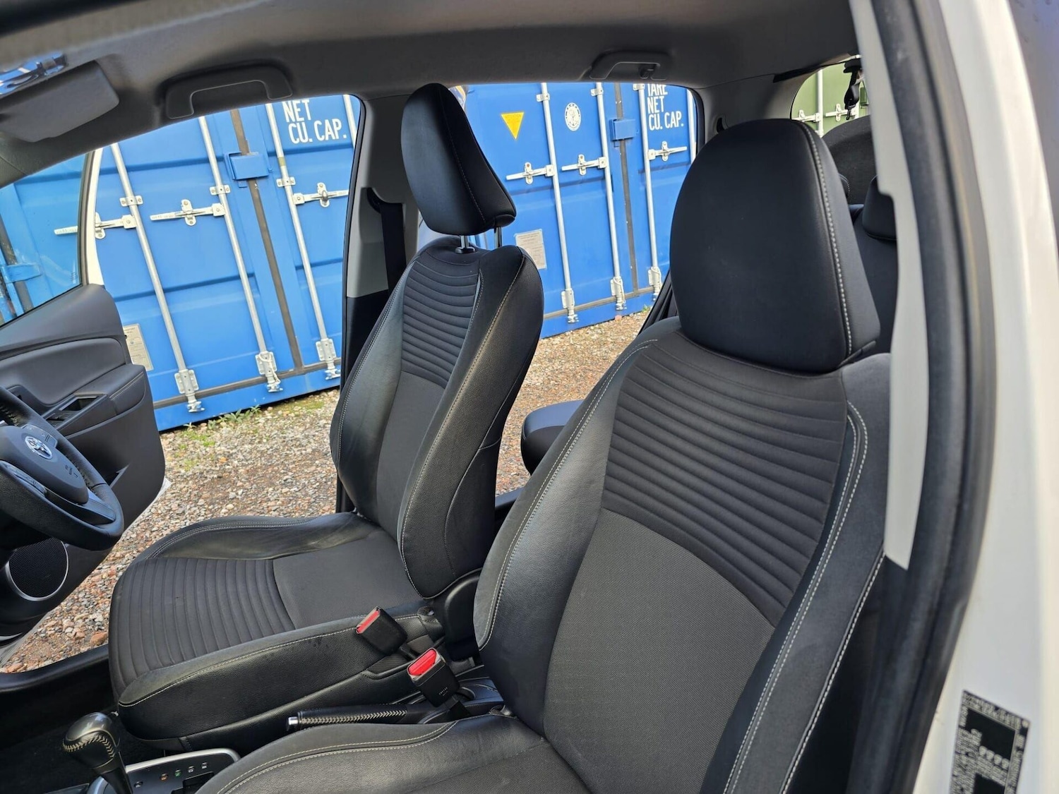 Used Toyota Yaris 2015 for sale - 77026419: Photo 36