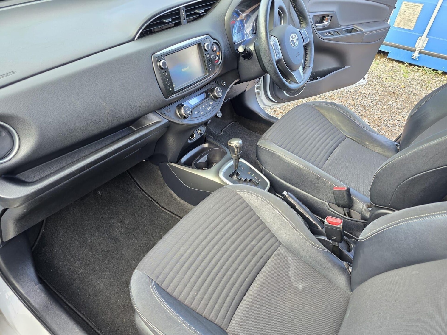 Used Toyota Yaris 2015 for sale - 77026419: Photo 37