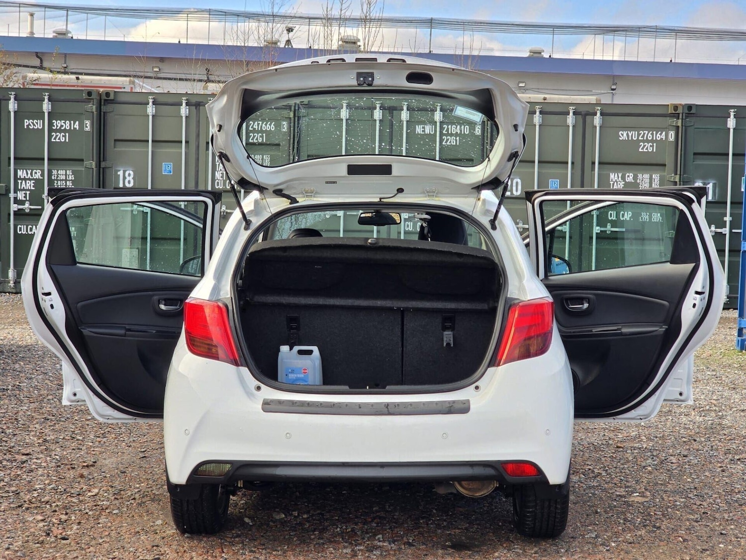 Used Toyota Yaris 2015 for sale - 77026419: Photo 56