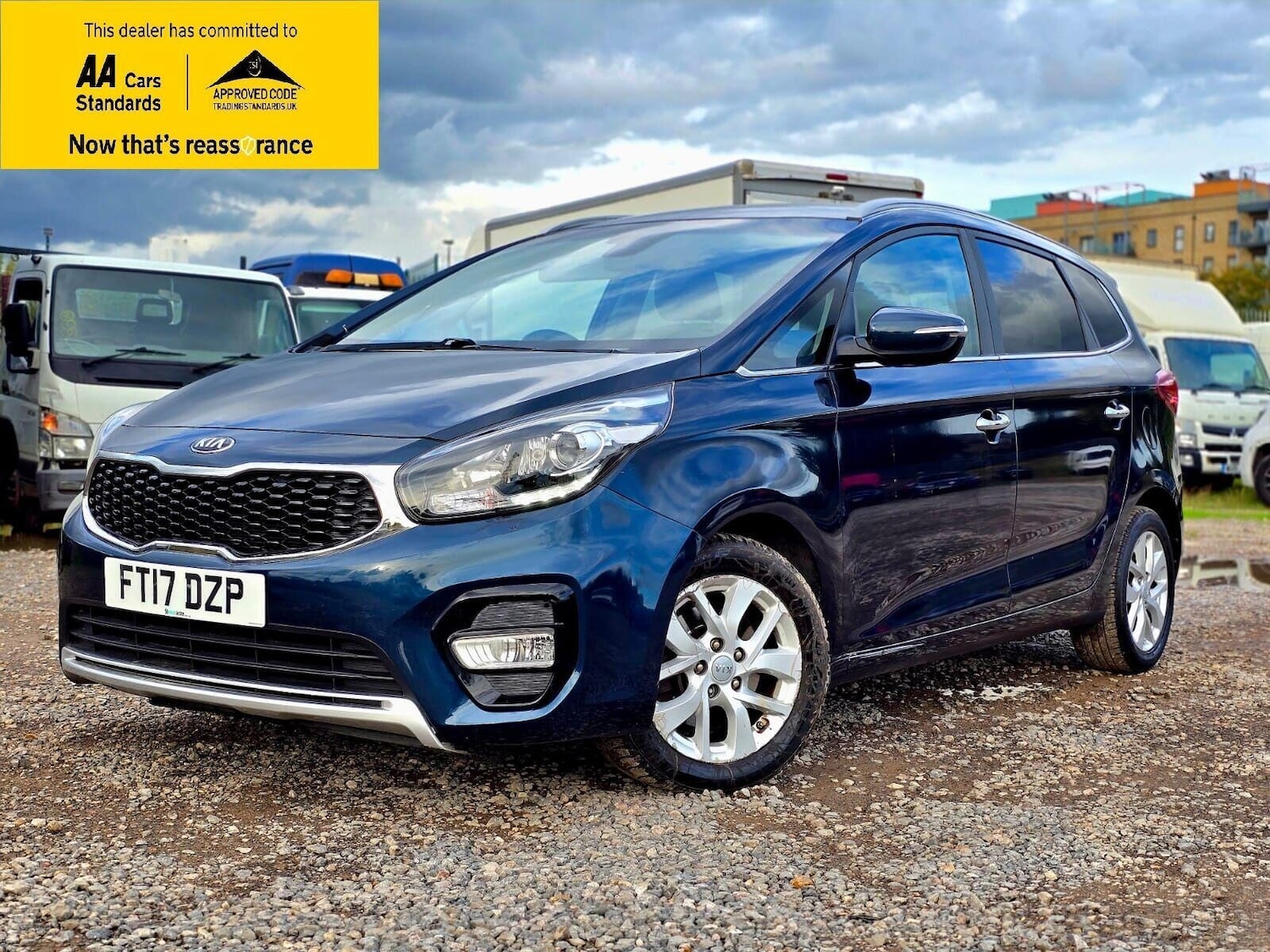 Used Kia Carens 2017 for sale - 76352348: Photo 1