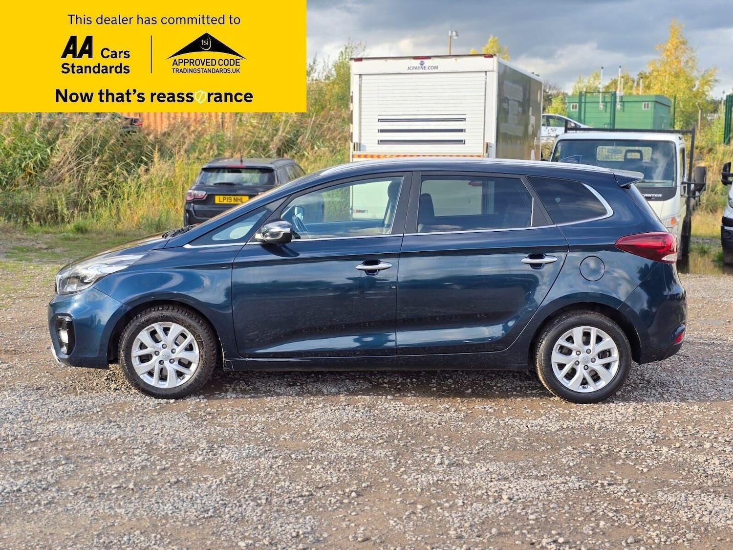 Used Kia Carens 2017 for sale - 76352348: Photo 10