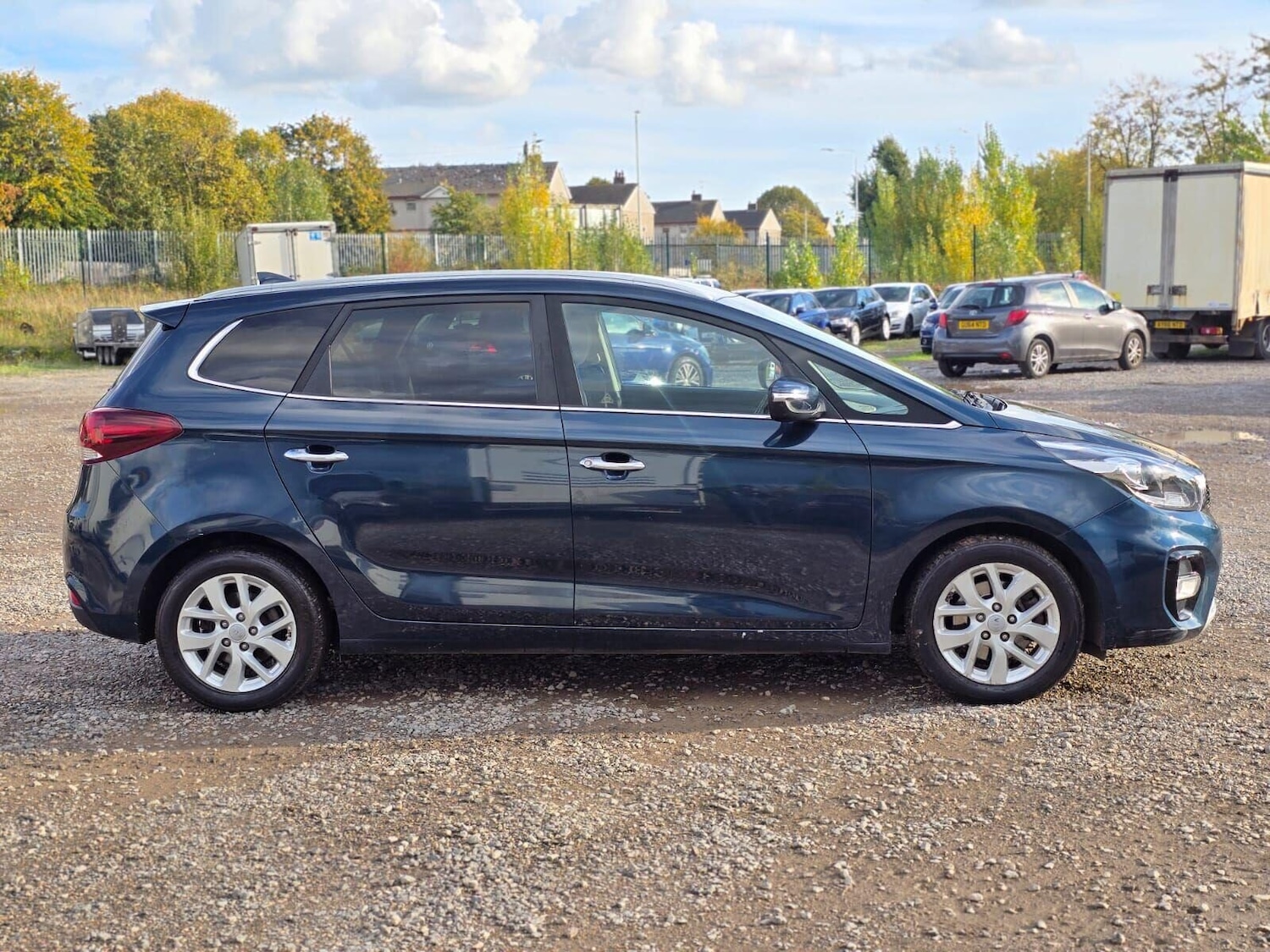 Used Kia Carens 2017 for sale - 76352348: Photo 13
