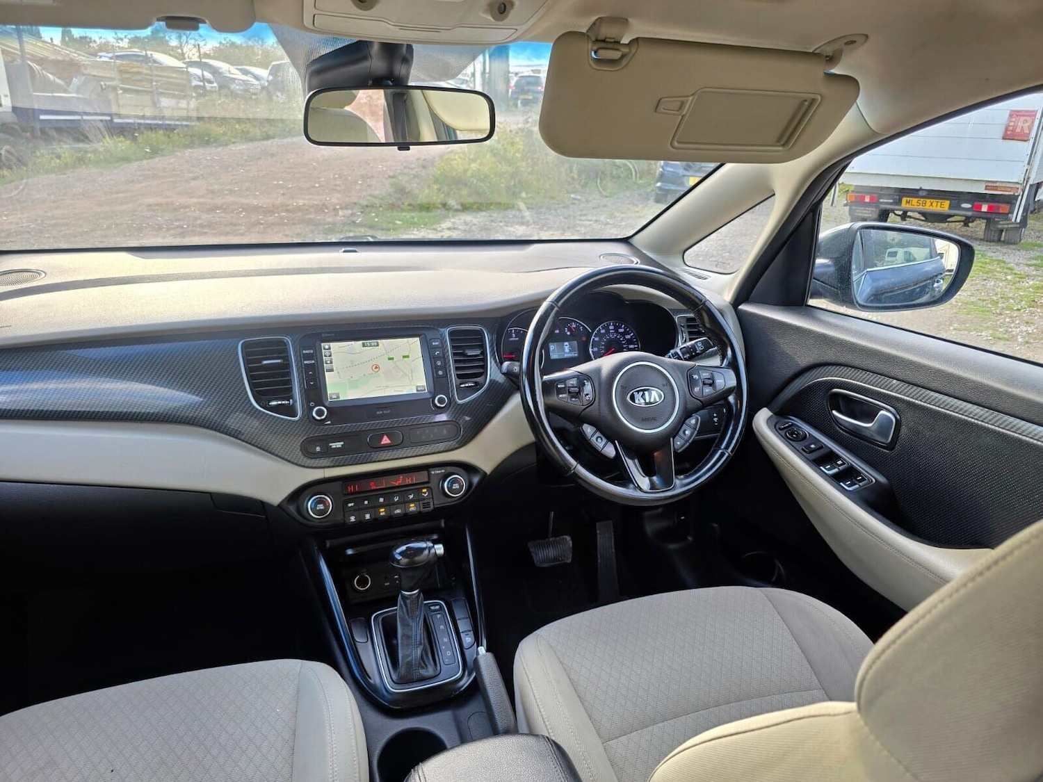 Used Kia Carens 2017 for sale - 76352348: Photo 17