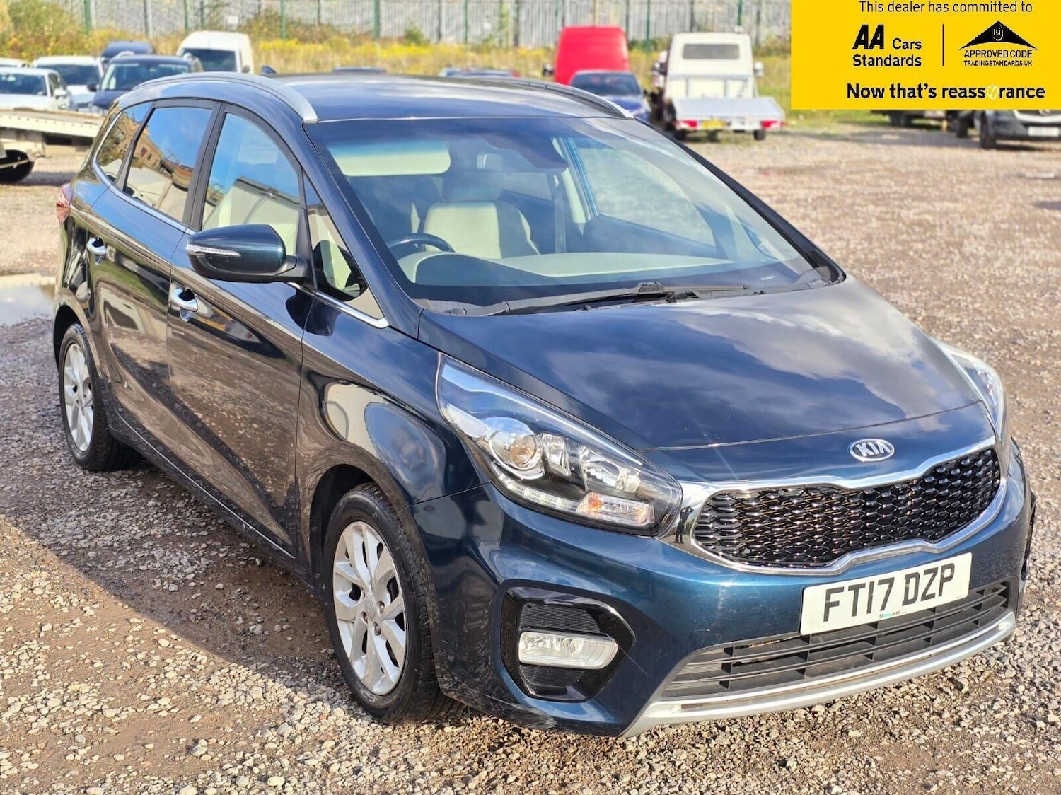 Used Kia Carens 2017 for sale - 76352348: Photo 2