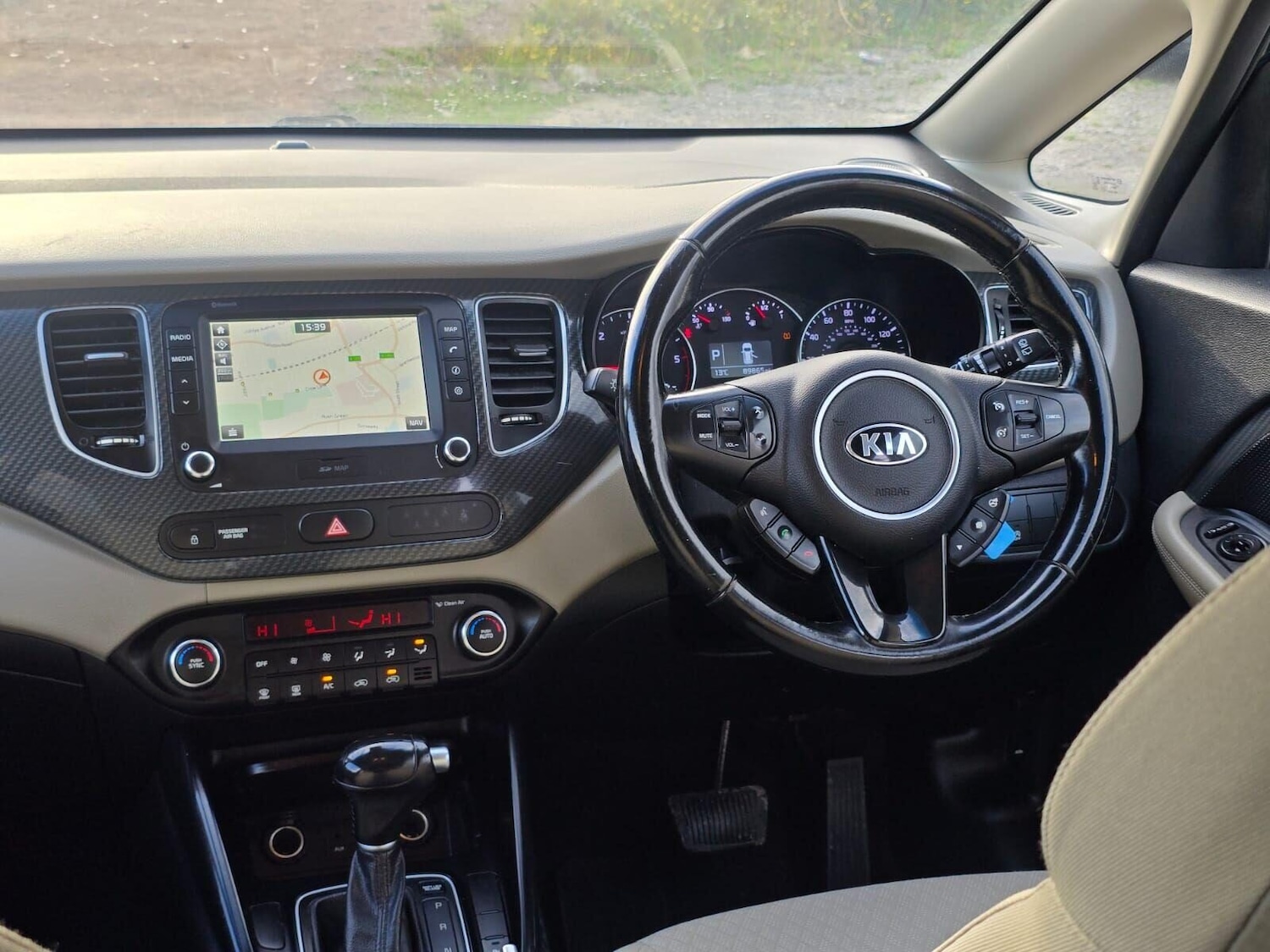 Used Kia Carens 2017 for sale - 76352348: Photo 20