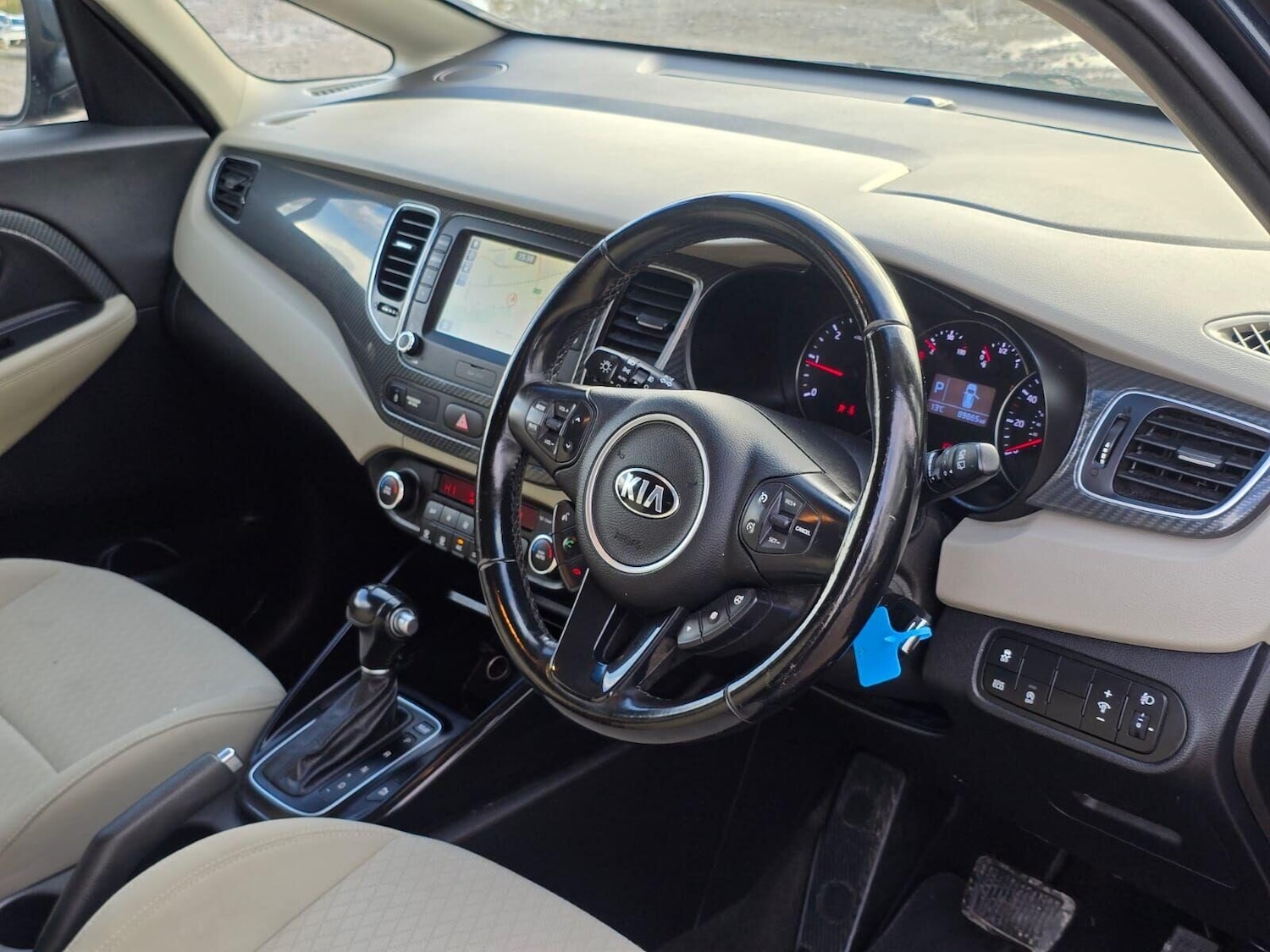 Used Kia Carens 2017 for sale - 76352348: Photo 21