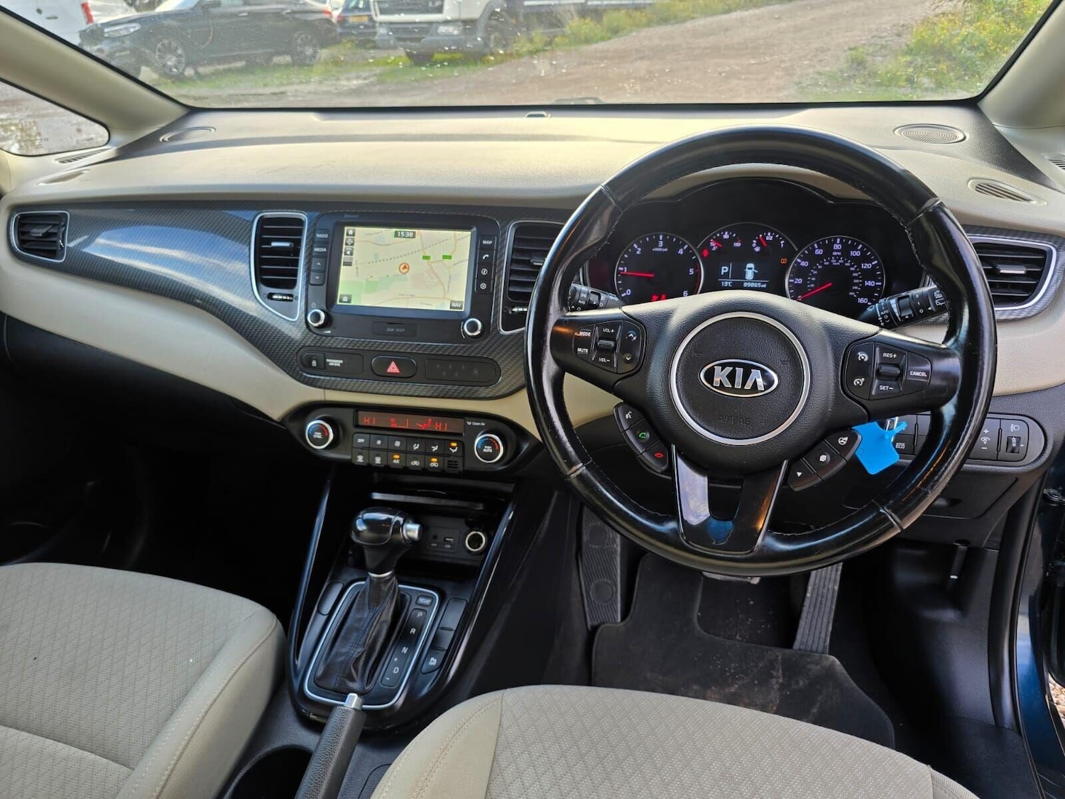 Used Kia Carens 2017 for sale - 76352348: Photo 25