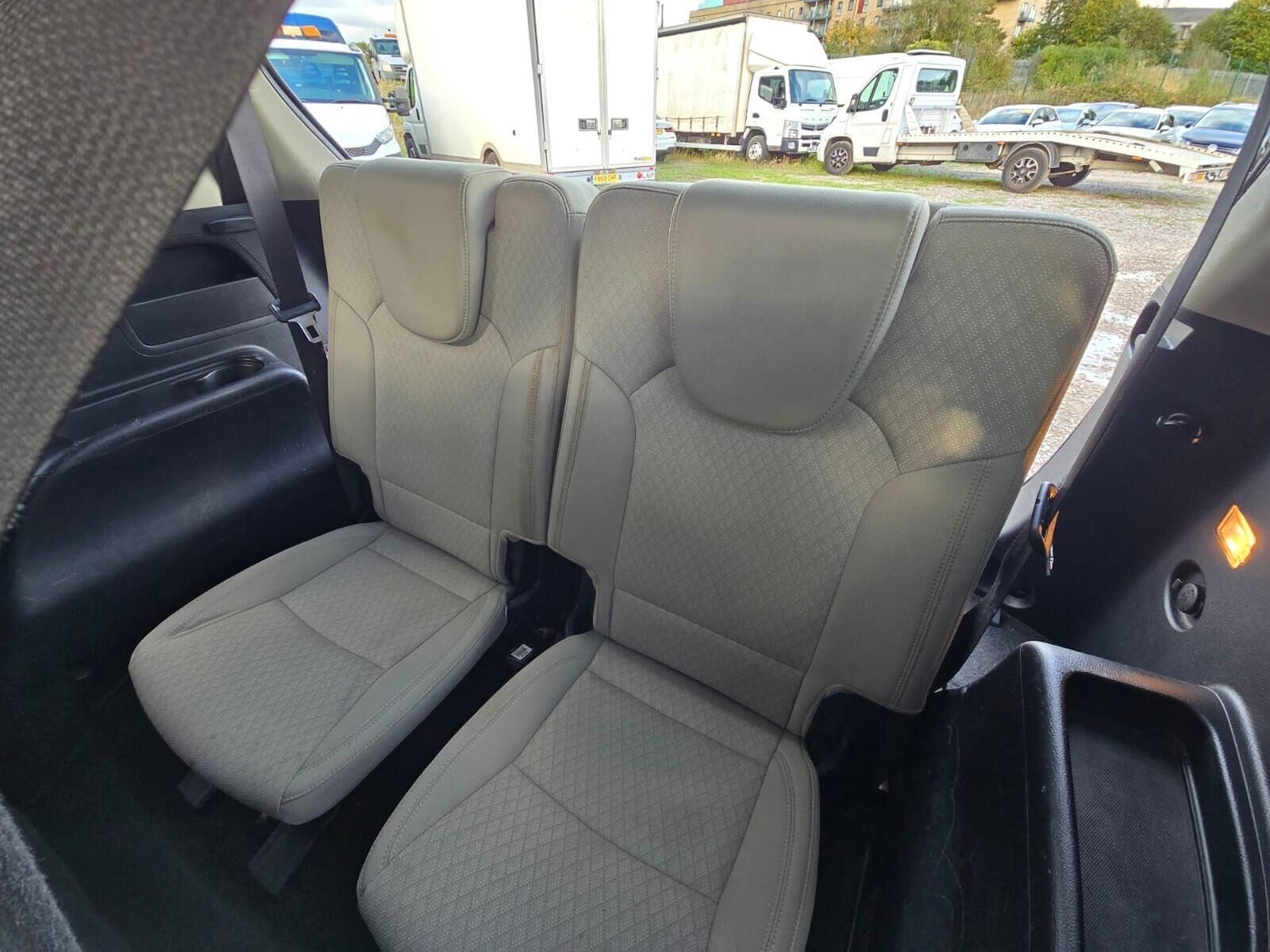 Used Kia Carens 2017 for sale - 76352348: Photo 26