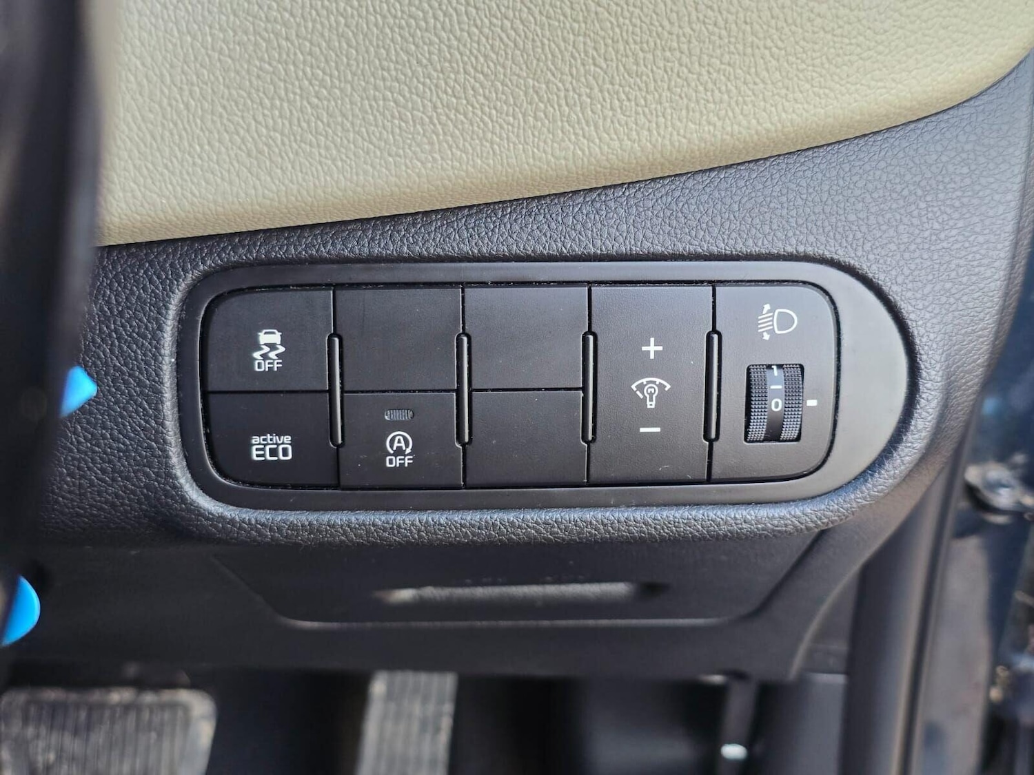 Used Kia Carens 2017 for sale - 76352348: Photo 29