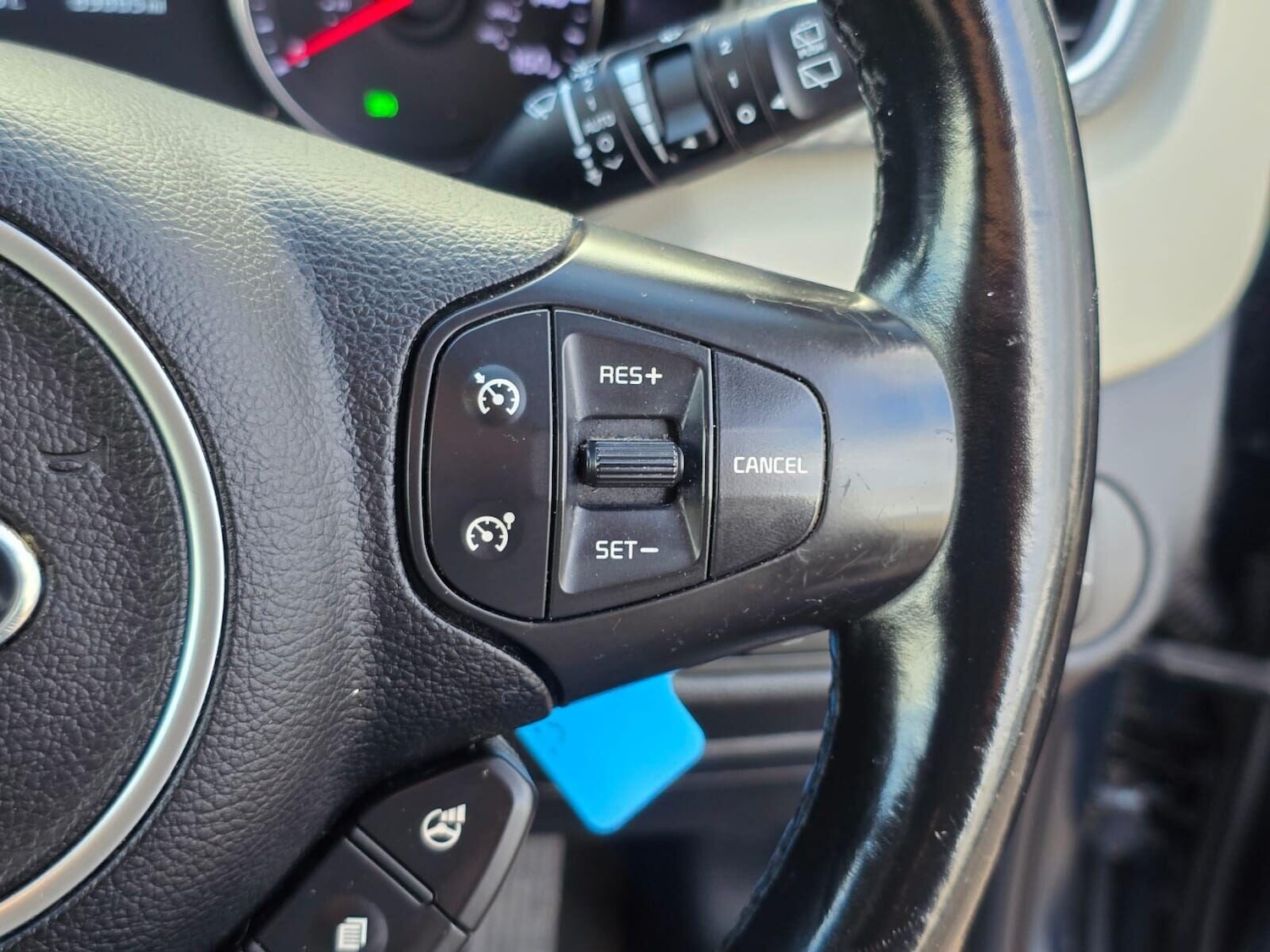 Used Kia Carens 2017 for sale - 76352348: Photo 30