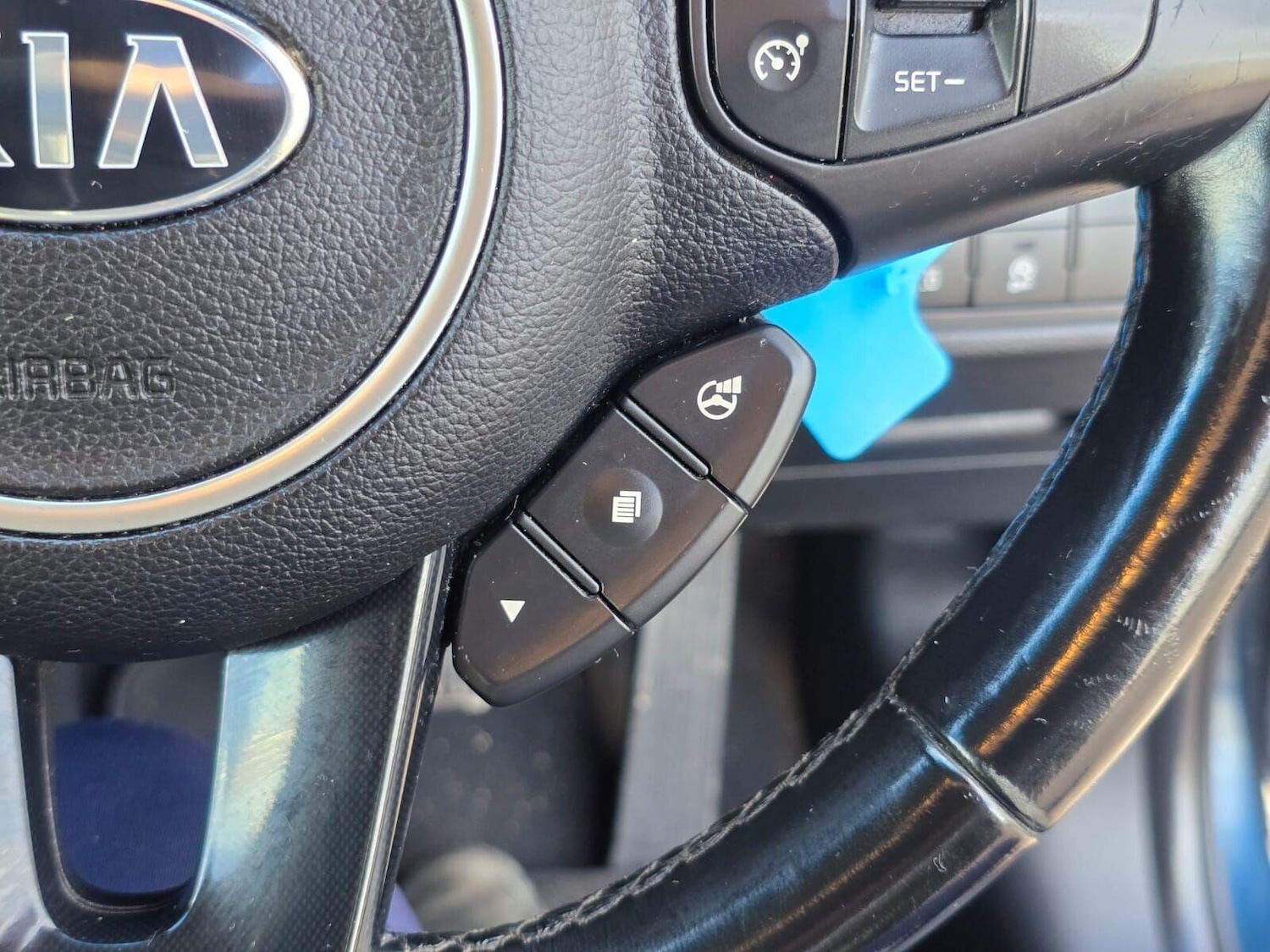 Used Kia Carens 2017 for sale - 76352348: Photo 32