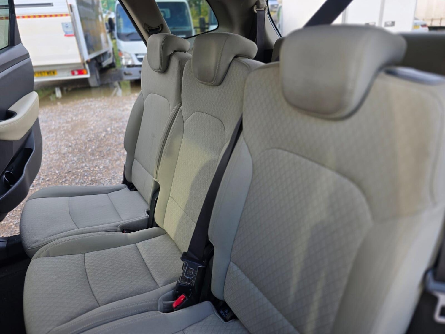 Used Kia Carens 2017 for sale - 76352348: Photo 38